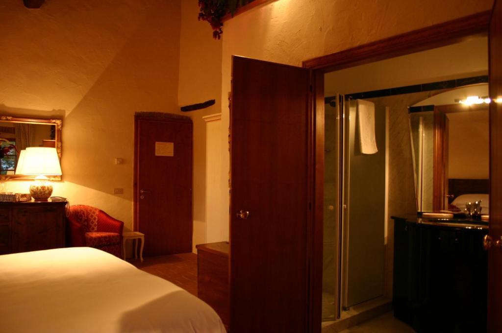 Borgo Livernano Radda in Chianti Room photo